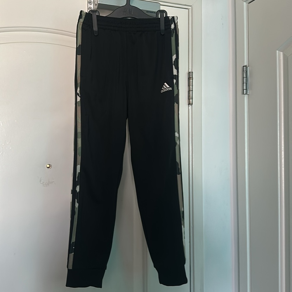 Boys Adidas Cream Long Sleeve Tee with Logo & matching pants - Picture 3 of 4